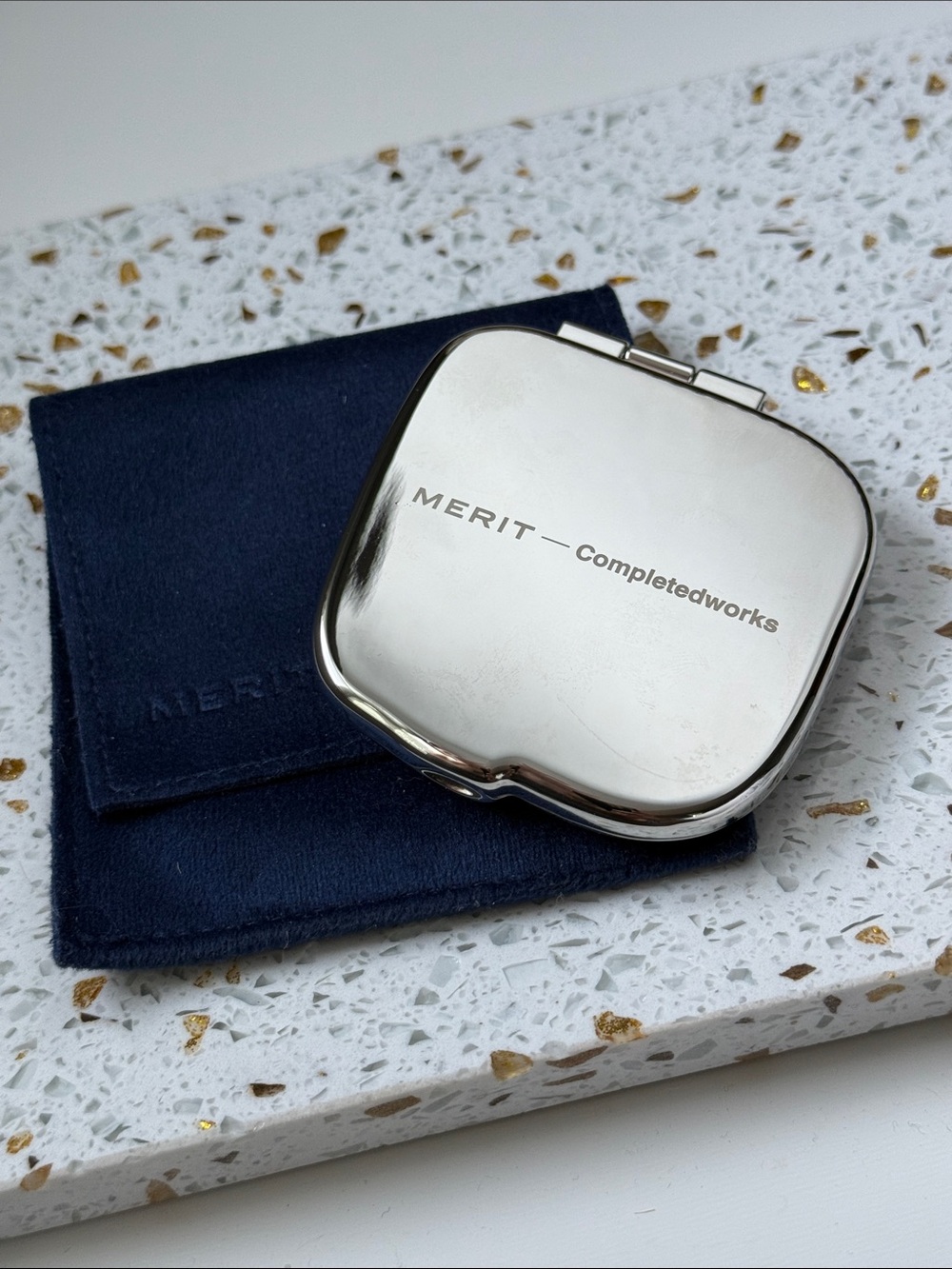 Merit Cosmetics Travel Compact Mirror - Picture 2 of 5
